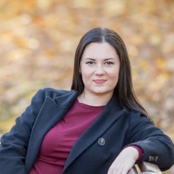 Директор, преподаватель английского языка. Михеева Екатерина Романовна